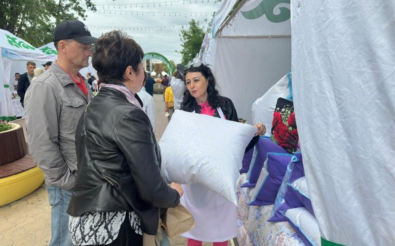 СҚО-да 71 жастағы зейнеткер сарымсақ өсіріп, одан он түрлі өнім алып отыр СҚО-да 71 жастағы зейнеткер сарымсақ өсіріп, одан он түрлі өнім алып отыр