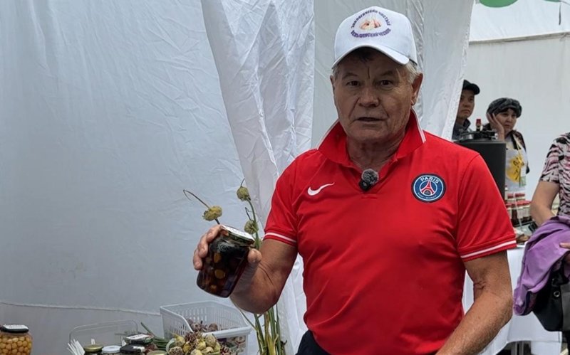 СҚО-да 71 жастағы зейнеткер сарымсақ өсіріп, одан он түрлі өнім алып отыр СҚО-да 71 жастағы зейнеткер сарымсақ өсіріп, одан он түрлі өнім алып отыр