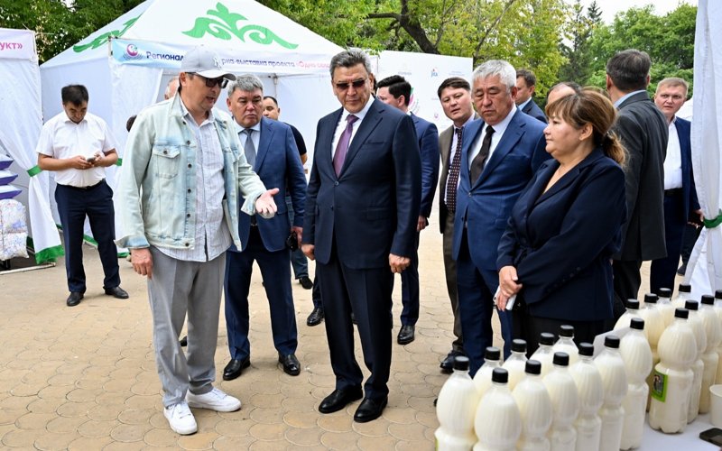 СҚО-да 71 жастағы зейнеткер сарымсақ өсіріп, одан он түрлі өнім алып отыр СҚО-да 71 жастағы зейнеткер сарымсақ өсіріп, одан он түрлі өнім алып отыр