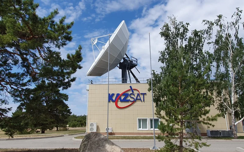 5 115 sýtok poleta: spýtnık svıazı «Kazsat-2» 14 let na orbıte