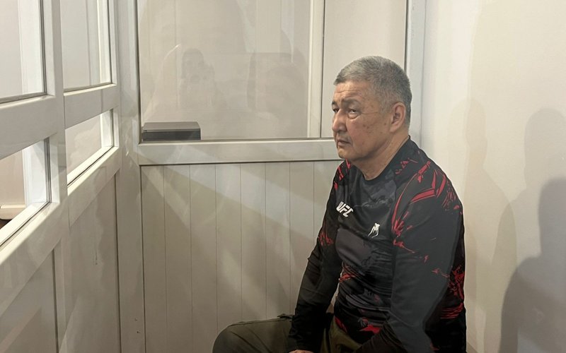 Алматы әуежайында кепілге алу ісі: сот қайта басталды Алматы әуежайында кепілге алу ісі: сот қайта басталды