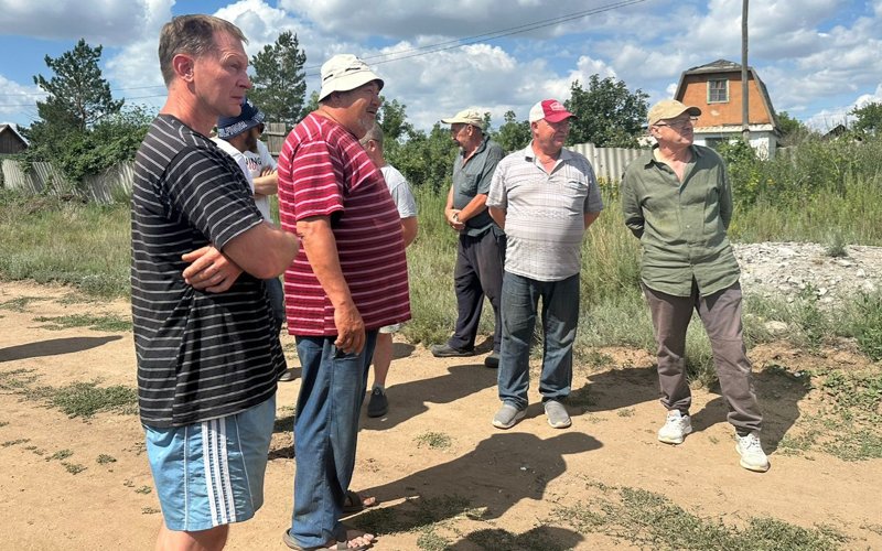 Дачники под Карагандой: дым и сажа от завода губят урожай и здоровье Дачники под Карагандой: дым и сажа от завода губят урожай и здоровье