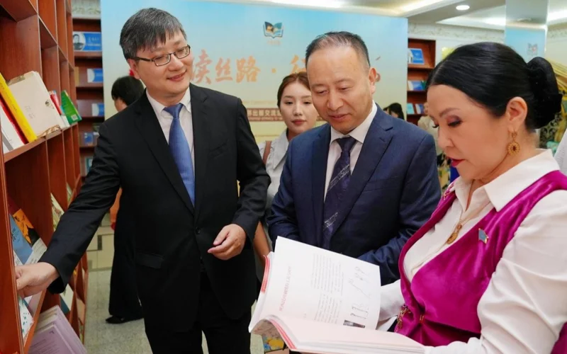 “走读丝路·行阅中亚”2025跨国图书出版交流活动