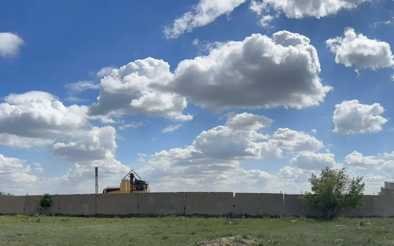 Дачники под Карагандой: дым и сажа от завода губят урожай и здоровье