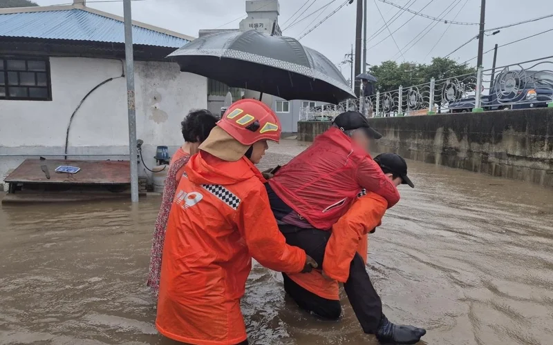 Проливные дожди в Южной Корее: около тысячи человек эвакуированы, есть погибшие