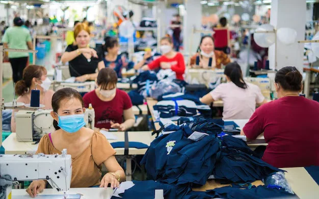 Неопределенность с тарифами ставит под удар мировую индустрию производства одежды