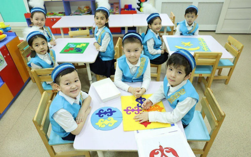 оқушылар, ұлттық киім, адал азамат