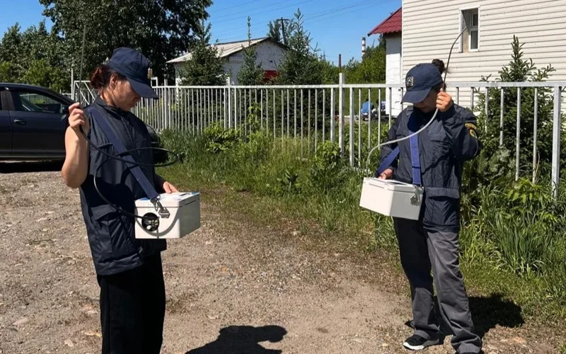 ШҚО экологтары халық шағымынан соң Маралды ауылындағы ауа сапасын тексерді 