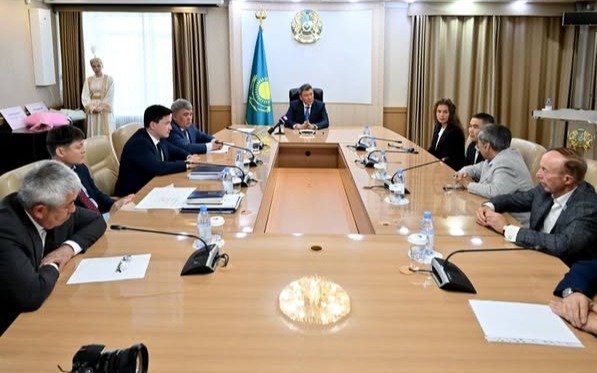 Әлем кубогында алтын алған боксшыға туған жерінде құрмет көрсетілді Әлем кубогында алтын алған боксшыға туған жерінде құрмет көрсетілді
