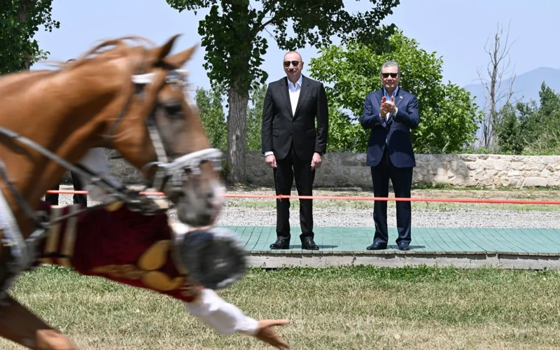 Ильхам Алиев Гурбангулы Бердымухамедовке сәйгүлік сыйлады