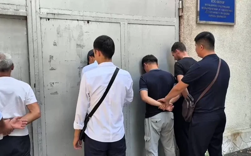 Квартирные воры похитили золото на 20 млн тенге в Шымкенте