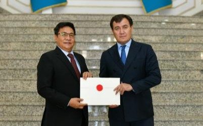 Kazakh Foreign Ministry India’s new ambassador to Kazakhstan delivers copies of letters of credence