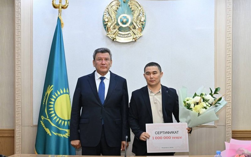 Әлем кубогында алтын алған боксшыға туған жерінде құрмет көрсетілді Әлем кубогында алтын алған боксшыға туған жерінде құрмет көрсетілді
