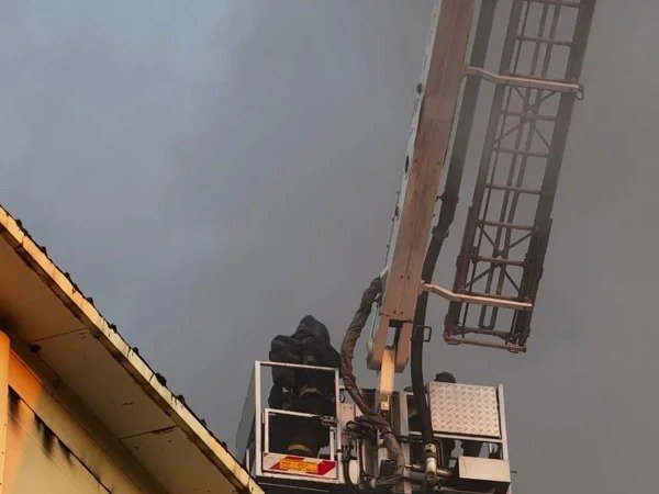 fire Firefighters battle large fire at market building in Astana