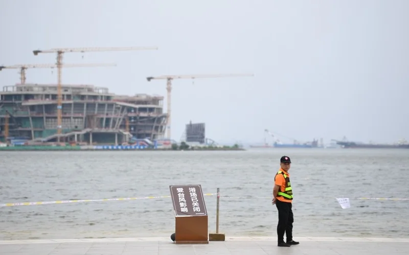 В Китае продлено действие тревоги «желтого» уровня в связи с тайфуном