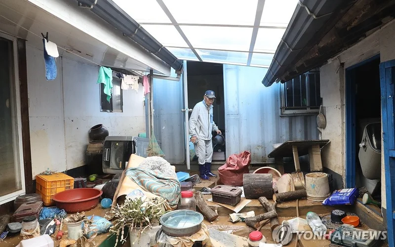 Torrential rain pounds S. Korea for 4th day; over 7,000 seek temporary shelters