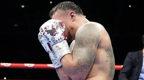 Александр Усик может потерять звание абсолютного чемпиона мира