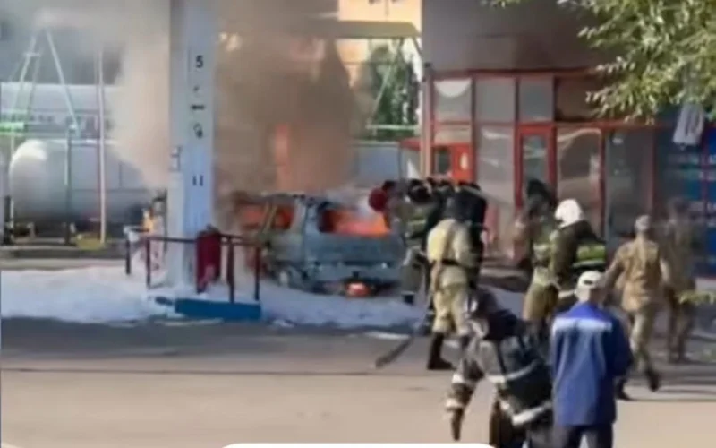 Aqtóbede T-Gaz gaz quıý beketinde kólik órtenip ketti