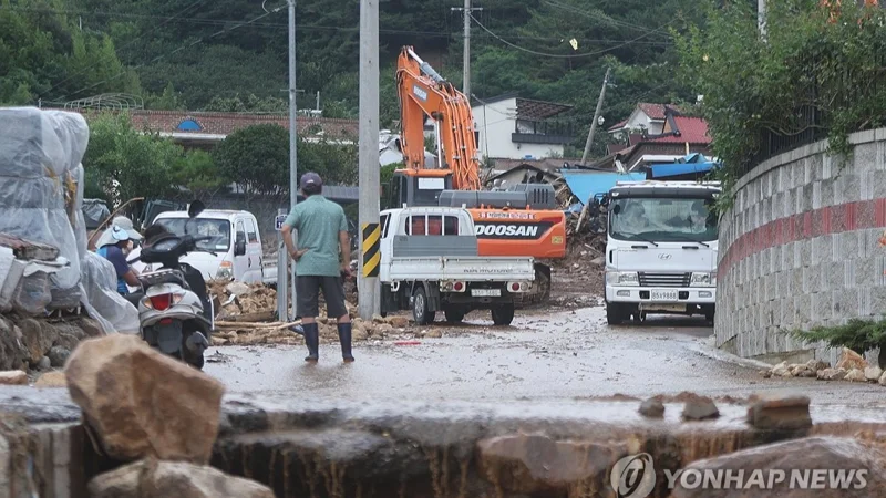 Число жертв наводнений в Южной Корее выросло до 18 человек