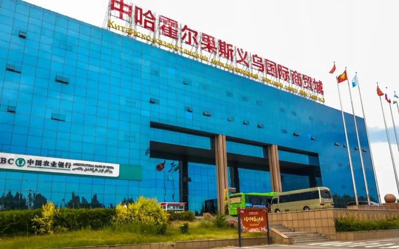 Қорғас кеден бекеті арқылы жүк айналымы алты айда 20 млн тоннадан асты 