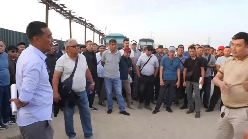 Водители автобусов в Актау объяснили, почему отказались выходить на маршруты