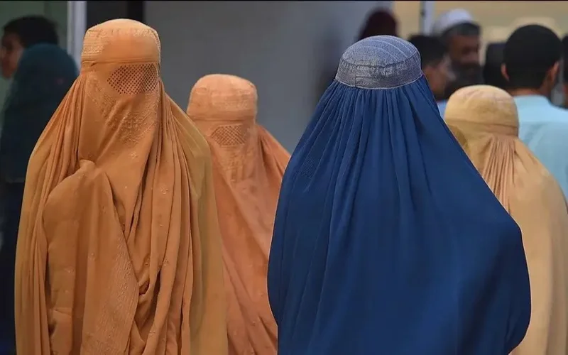 Тәліптер әйелдерді қамауға ала бастады