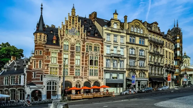 Belgııa mıgranttar úshin otbasylardy biriktirý erejelerin qatańdatty