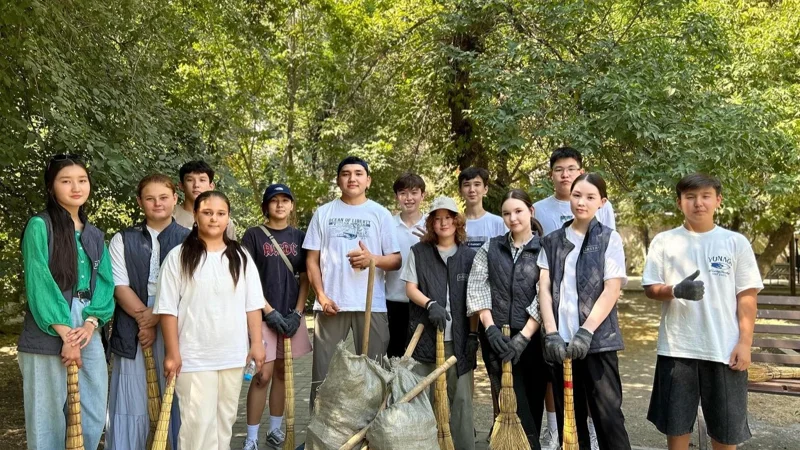 «Таза Қазақстан»: жители Шымкента навели порядок в микрорайонах