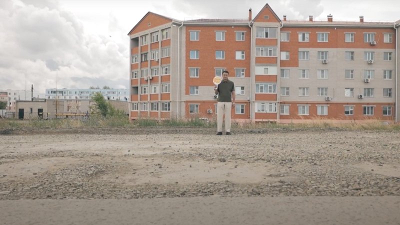 «Таза қала» в Хромтау: ухоженные аллеи, опасные люки и слежка за журналистами «Таза қала» в Хромтау: ухоженные аллеи, опасные люки и слежка за журналистами