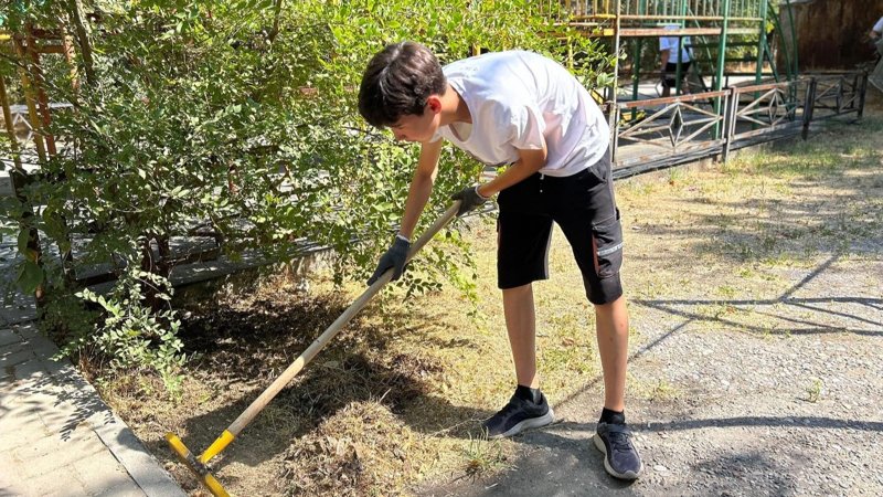 «Таза Қазақстан»: жители Шымкента навели порядок в микрорайонах «Таза Қазақстан»: жители Шымкента навели порядок в микрорайонах