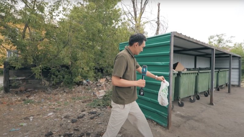 «Таза қала» в Хромтау: ухоженные аллеи, опасные люки и слежка за журналистами