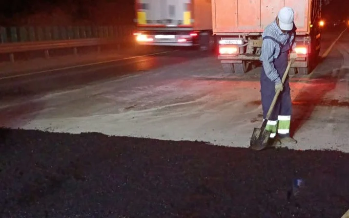 Из-за аномальной жары в Туркестанской области вздулся асфальт