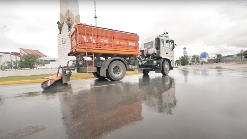 «Таза қала» в Хромтау: ухоженные аллеи, опасные люки и слежка за журналистами «Таза қала» в Хромтау: ухоженные аллеи, опасные люки и слежка за журналистами