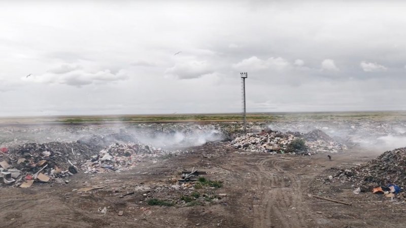 «Таза қала» в Хромтау: ухоженные аллеи, опасные люки и слежка за журналистами «Таза қала» в Хромтау: ухоженные аллеи, опасные люки и слежка за журналистами