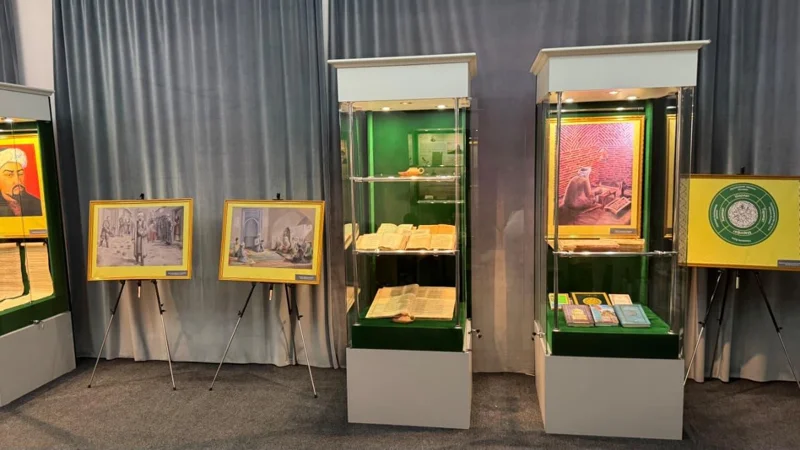 Выставка «Мир Абая и Яссауи» открылась в Семее