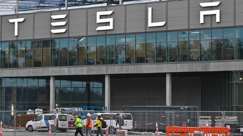 Трамптың кесірінен Tesla компаниясы тек баж салығына бола 300 млн доллар жоғалтты