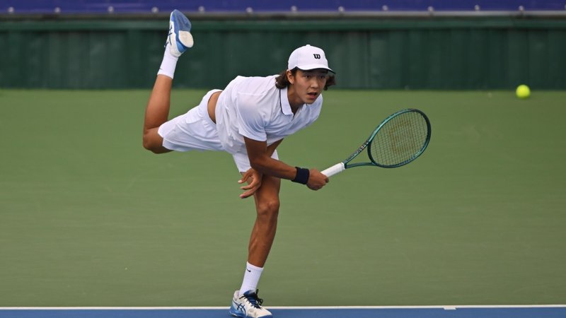 Теннистен Қазақстан чемпионаты: Омарханов пен Ломакин жартылай финалға шықты