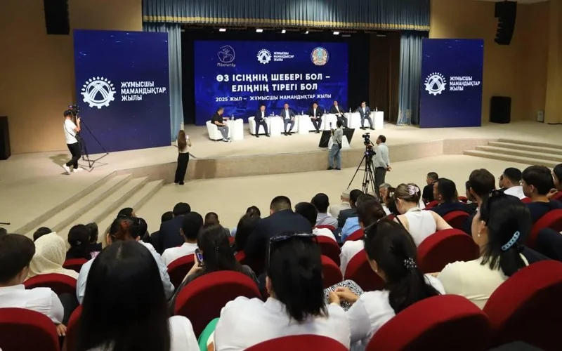 Аким Мангистауской области встретился с молодёжью