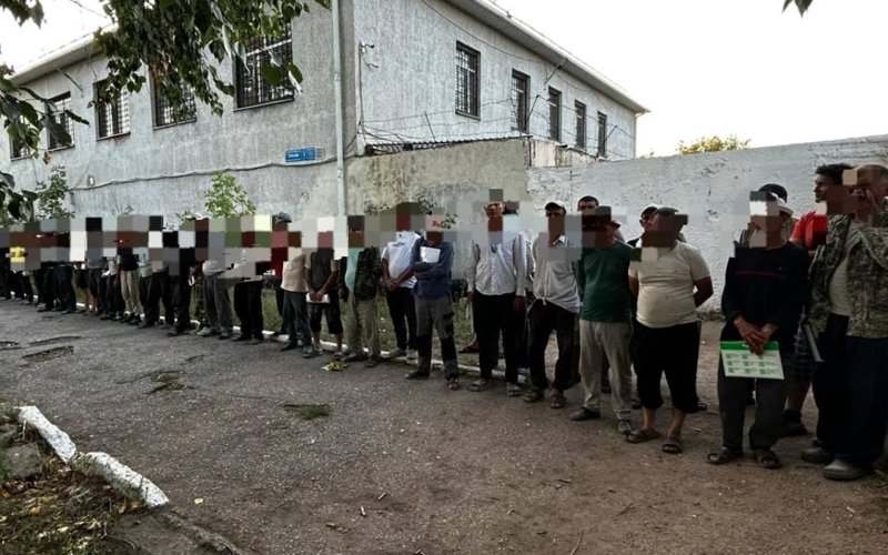 50 иностранных граждан работали без разрешения в Карагандинской области