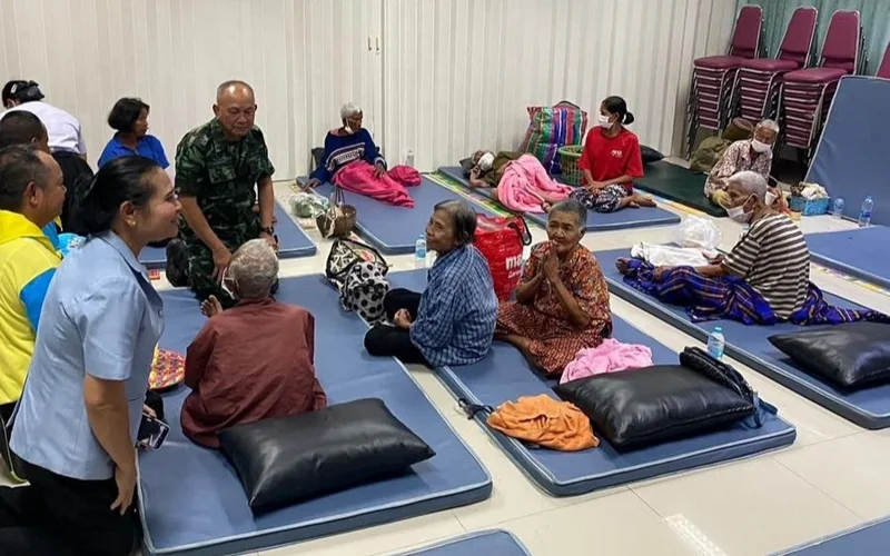 Таиланд. Местные жители в убежище