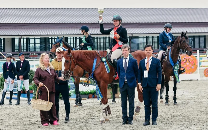 Sportsmeny konno-sportıvnogo klýba ız Kazahstana zanıalı prızovye mesta v Rossıı ı Belarýsı