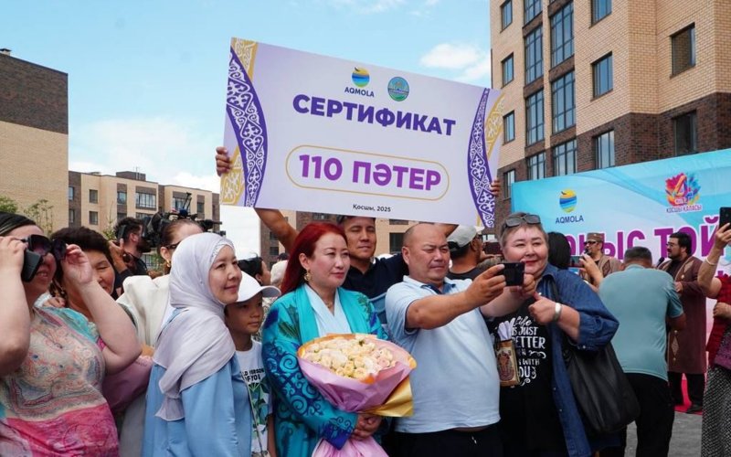 11 лет ожидания: 110 дольщиков получили ключи от квартир в Косшы 11 лет ожидания: 110 дольщиков получили ключи от квартир в Косшы
