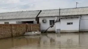 В Мангистау паводковая вода смыла дорогу
