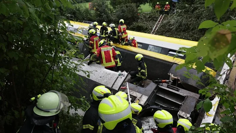 В Германии сошел с рельс поезд