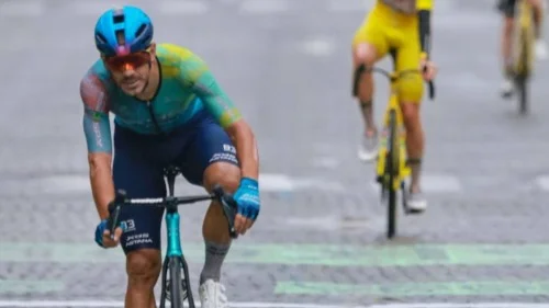 Гонщик «Астаны» стал вторым на последнем этапе «Тур де Франс»