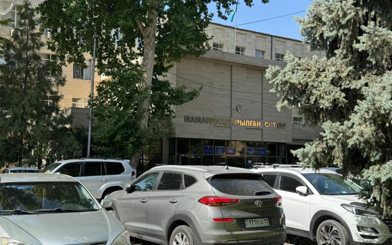 В Шымкенте начался суд по делу о покушении на замакима Руслана Берденова