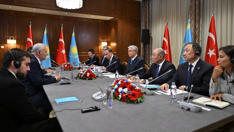 Prezıdent S Sistem Lojistik kompanııasynyń basqarma tóraǵasyn qabyldady Prezıdent S Sistem Lojistik kompanııasynyń basqarma tóraǵasyn qabyldady