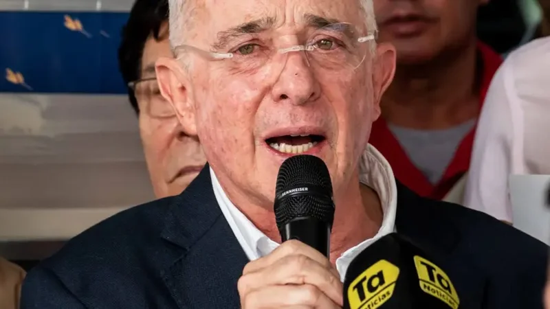 Колумбияның экс-президентіне қатысты қылмыстық іс қозғалды