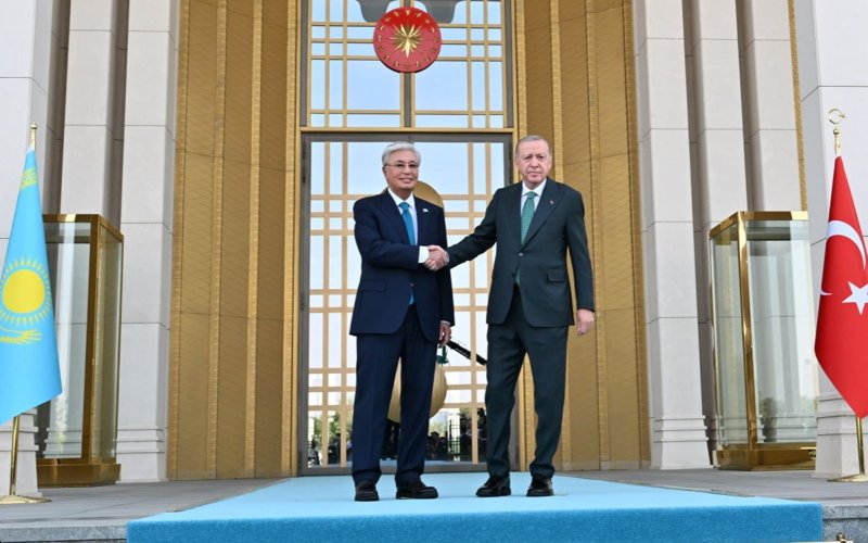 Касым-Жомарта Токаева торжественно встретили в Президентском дворце в Анкаре Касым-Жомарта Токаева торжественно встретили в Президентском дворце в Анкаре