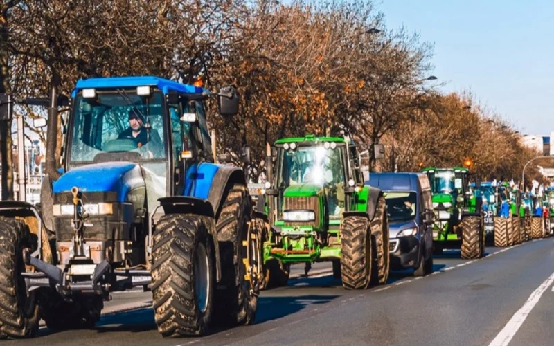 трактор, ауыл шаруашылығы